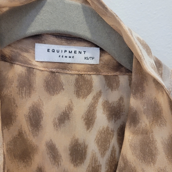 Equipment Femme Animal Print Sleeveless Blouse - Picture 3 of 3